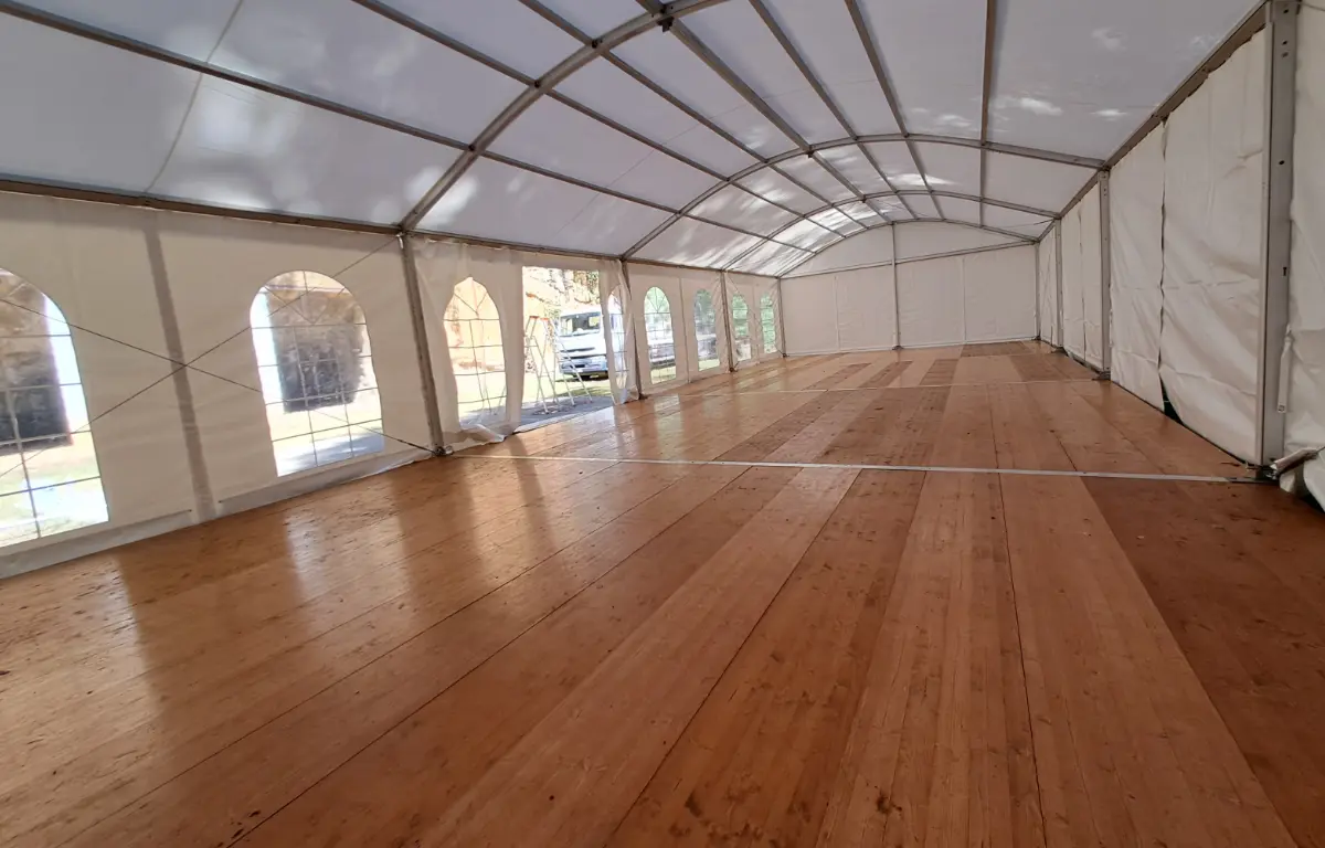 location : Aménagement et équipement de tentes